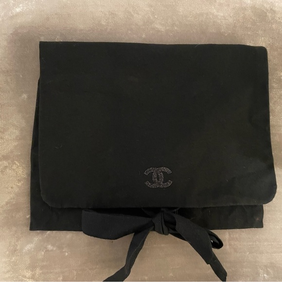 Chanel Black Satin/velour like case with glittering Chanel logo - Picture 1 of 3